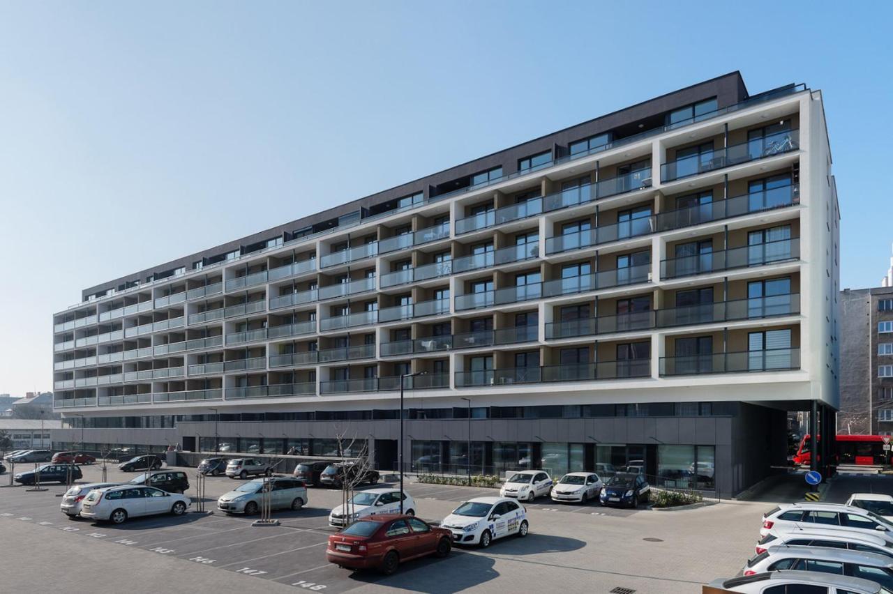 Central Point By Zoom Apartments براتسيلافا المظهر الخارجي الصورة