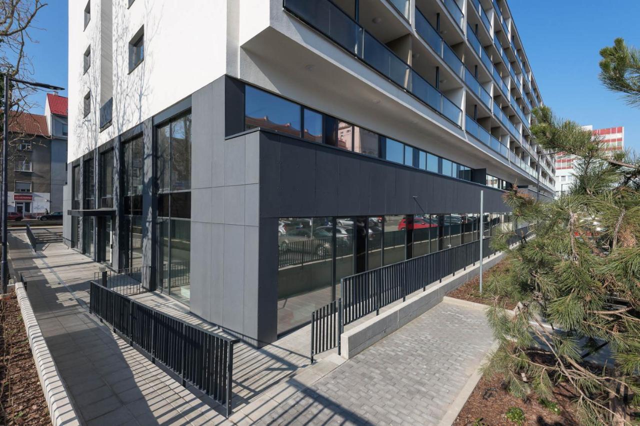 Central Point By Zoom Apartments براتسيلافا المظهر الخارجي الصورة